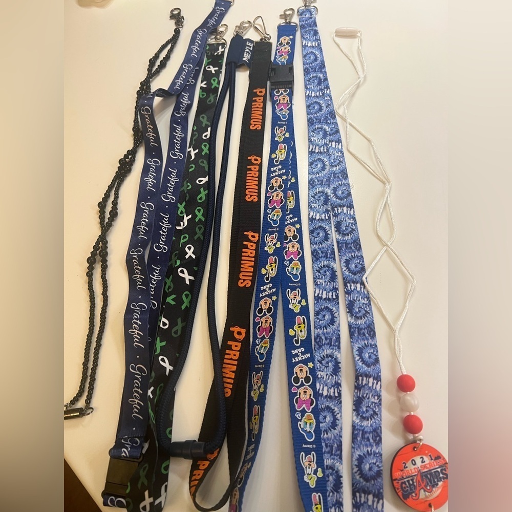 LANYARDS - 8 NECK STRAP LANYARDS W/METAL CLASP FOR KEYS, ID BADGES, CARDS, KEYS
